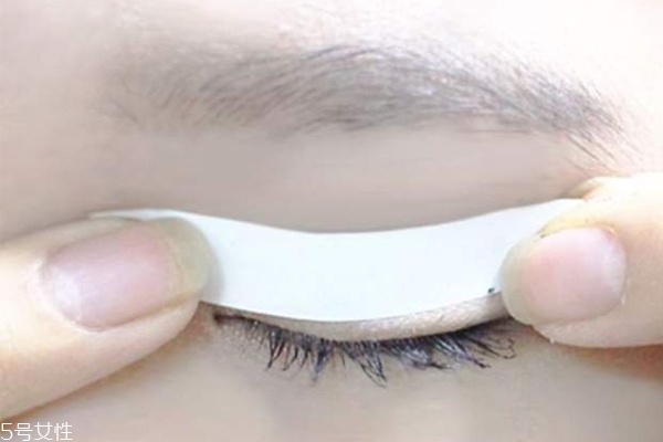 睫毛夾怎么挑選 第1步量出眼睛寬度 睫毛夾怎么挑選 第1步量出眼睛寬度