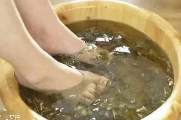 冬天用什么泡腳最好 冬天泡腳的最佳時間 冬天用什么泡腳最好 冬天泡腳的最佳時間