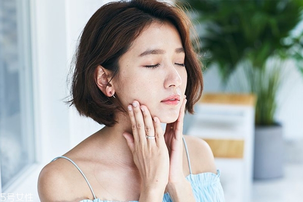 痘痘肌膚怎么卸妝 3個原則卸得干凈不傷膚 痘痘肌膚怎么卸妝 3個原則卸得干凈不傷膚