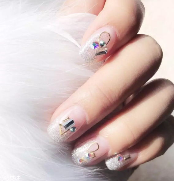 優(yōu)雅新娘美甲圖片 這幾款優(yōu)雅從容氣質(zhì)出塵 優(yōu)雅新娘美甲圖片 這幾款優(yōu)雅從容氣質(zhì)出塵