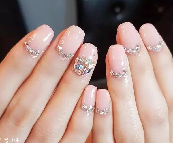 優(yōu)雅新娘美甲圖片 這幾款優(yōu)雅從容氣質(zhì)出塵 優(yōu)雅新娘美甲圖片 這幾款優(yōu)雅從容氣質(zhì)出塵