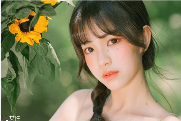 皮膚突然癢起來有紅點(diǎn)是怎么回事 過敏現(xiàn)象要小心 皮膚突然癢起來有紅點(diǎn)是怎么回事 過敏現(xiàn)象要小心