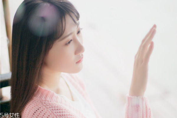 皮膚突然癢起來有紅點(diǎn)是怎么回事 過敏現(xiàn)象要小心 皮膚突然癢起來有紅點(diǎn)是怎么回事 過敏現(xiàn)象要小心