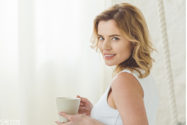 皮膚突然癢起來有紅點(diǎn)是怎么回事 過敏現(xiàn)象要小心 皮膚突然癢起來有紅點(diǎn)是怎么回事 過敏現(xiàn)象要小心