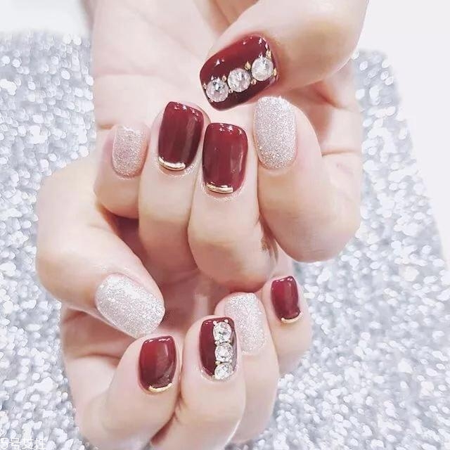 優(yōu)雅新娘美甲圖片 這幾款優(yōu)雅從容氣質(zhì)出塵 優(yōu)雅新娘美甲圖片 這幾款優(yōu)雅從容氣質(zhì)出塵