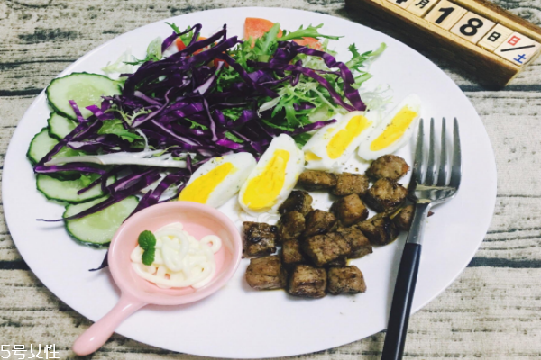 減肥可以吃雞蛋嗎 蛋黃到底能不能吃 減肥可以吃雞蛋嗎 蛋黃到底能不能吃