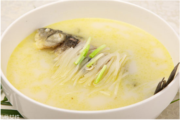 冬天干燥吃什么好 冬天干燥喝什么湯好 冬天干燥吃什么好 冬天干燥喝什么湯好