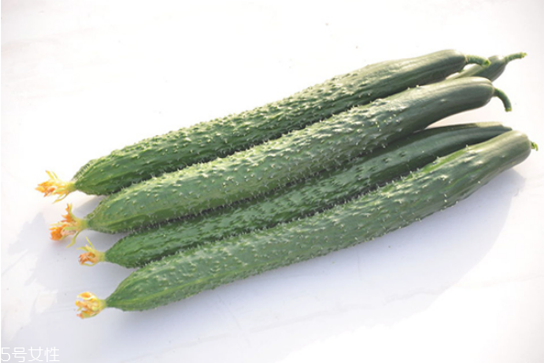 冬天干燥吃什么好 冬天干燥喝什么湯好 冬天干燥吃什么好 冬天干燥喝什么湯好