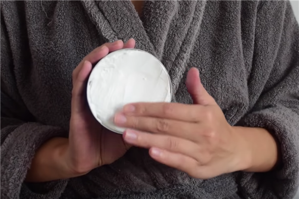 妮維雅藍(lán)罐怎么用好 9大妙用從頭到腳 妮維雅藍(lán)罐怎么用好 9大妙用從頭到腳