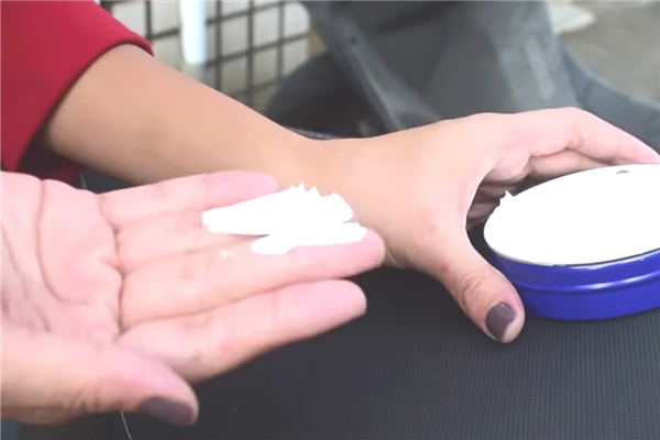 妮維雅藍(lán)罐怎么用好 9大妙用從頭到腳 妮維雅藍(lán)罐怎么用好 9大妙用從頭到腳