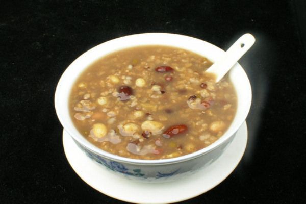 天冷進(jìn)補(bǔ)來(lái)碗紅棗紫米粥暖身健脾胃