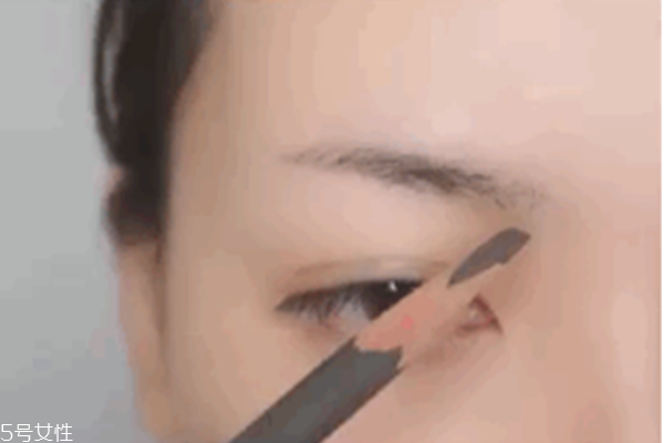 長(zhǎng)臉適合什么眉型 氣質(zhì)細(xì)長(zhǎng)眉毛畫法