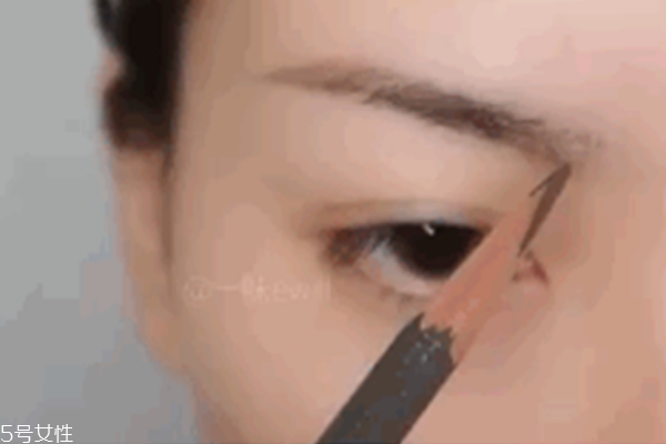 長(zhǎng)臉適合什么眉型 氣質(zhì)細(xì)長(zhǎng)眉毛畫法