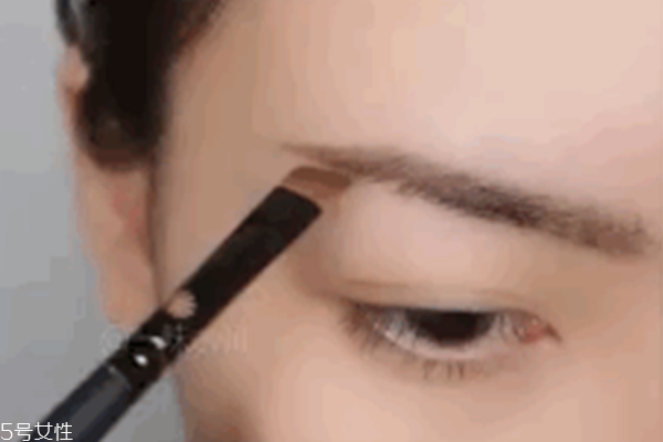 長(zhǎng)臉適合什么眉型 氣質(zhì)細(xì)長(zhǎng)眉毛畫法