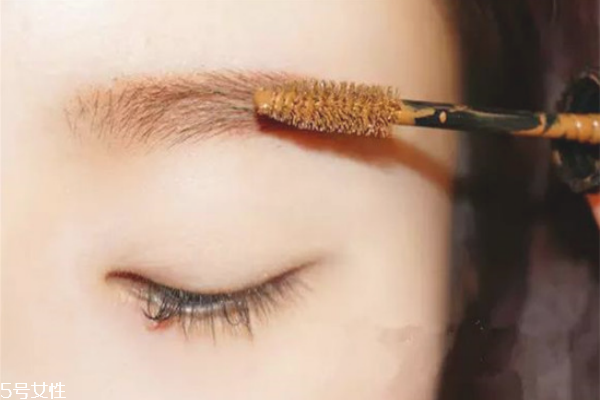 眉筆成分對(duì)身體有害嗎 懶人畫眉法