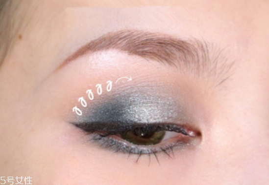 湖藍色眼影怎么畫好看 讓雙眸更深遂 湖藍色眼影怎么畫好看 讓雙眸更深遂