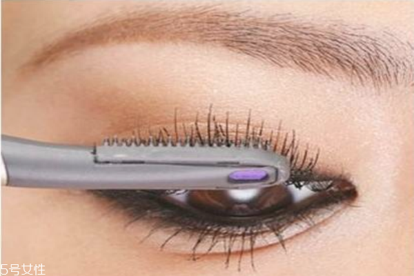 假睫毛可以涂睫毛膏嗎 假睫毛膠水的危害 假睫毛可以涂睫毛膏嗎 假睫毛膠水的危害