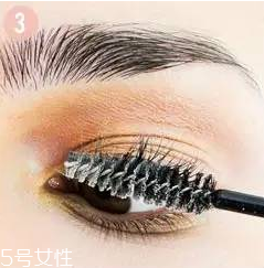 假睫毛可以涂睫毛膏嗎 假睫毛膠水的危害 假睫毛可以涂睫毛膏嗎 假睫毛膠水的危害