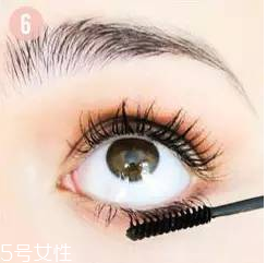 假睫毛可以涂睫毛膏嗎 假睫毛膠水的危害 假睫毛可以涂睫毛膏嗎 假睫毛膠水的危害