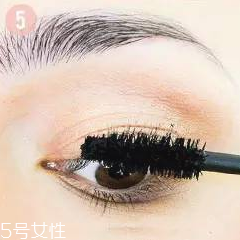 假睫毛可以涂睫毛膏嗎 假睫毛膠水的危害 假睫毛可以涂睫毛膏嗎 假睫毛膠水的危害