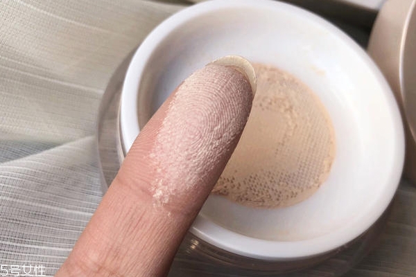 卡姿蘭定妝粉好用嗎 油肌定妝首選 卡姿蘭定妝粉好用嗎 油肌定妝首選