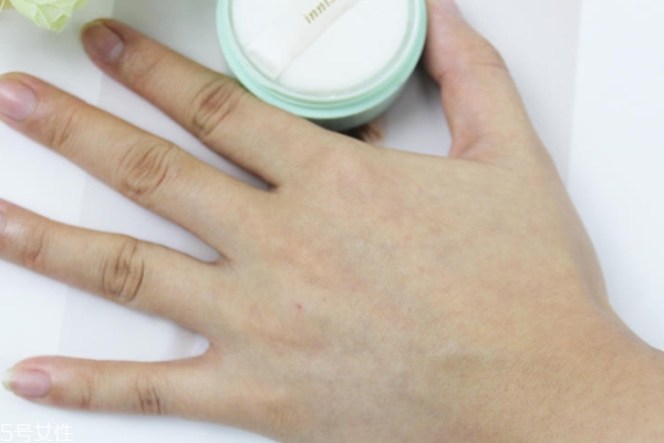 悅詩(shī)風(fēng)吟散粉適合干皮嗎 悅詩(shī)風(fēng)吟散粉防水嗎 悅詩(shī)風(fēng)吟散粉適合干皮嗎 悅詩(shī)風(fēng)吟散粉防水嗎