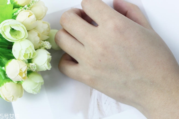 悅詩(shī)風(fēng)吟散粉適合干皮嗎 悅詩(shī)風(fēng)吟散粉防水嗎 悅詩(shī)風(fēng)吟散粉適合干皮嗎 悅詩(shī)風(fēng)吟散粉防水嗎