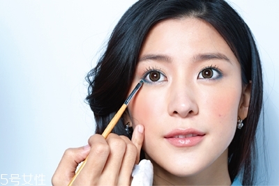 湖藍色眼影怎么畫好看 讓雙眸更深遂 湖藍色眼影怎么畫好看 讓雙眸更深遂