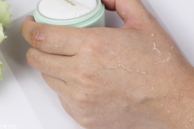 悅詩(shī)風(fēng)吟散粉適合干皮嗎 悅詩(shī)風(fēng)吟散粉防水嗎 悅詩(shī)風(fēng)吟散粉適合干皮嗎 悅詩(shī)風(fēng)吟散粉防水嗎