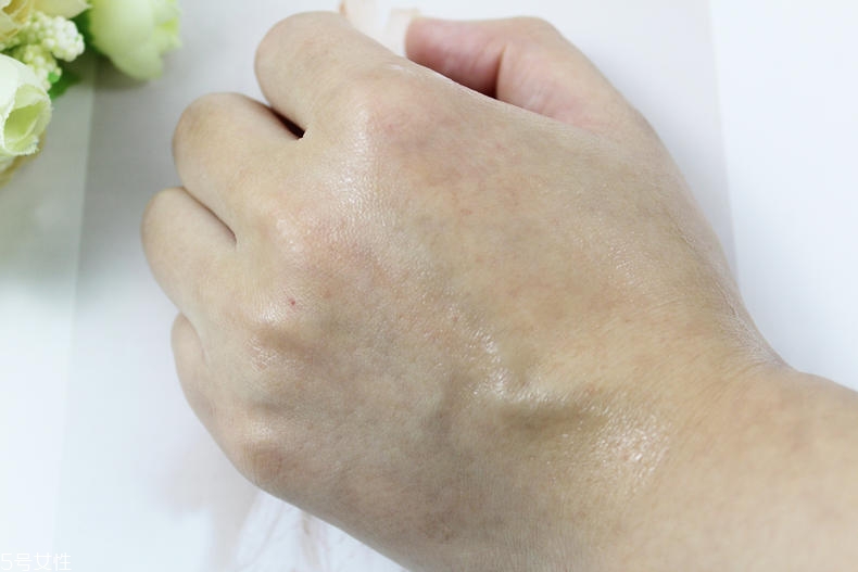 悅詩(shī)風(fēng)吟散粉適合干皮嗎 悅詩(shī)風(fēng)吟散粉防水嗎 悅詩(shī)風(fēng)吟散粉適合干皮嗎 悅詩(shī)風(fēng)吟散粉防水嗎