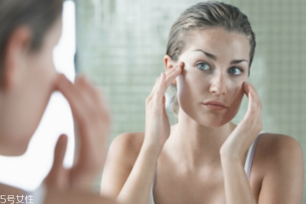 孕吐吐出血是怎么回事 孕吐嚴(yán)重及時(shí)就醫(yī) 孕吐吐出血是怎么回事 孕吐嚴(yán)重及時(shí)就醫(yī)