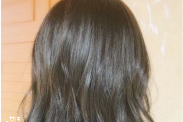 黑茶色頭發(fā)會不會老氣 黑茶色適合什么年齡 黑茶色頭發(fā)會不會老氣 黑茶色適合什么年齡