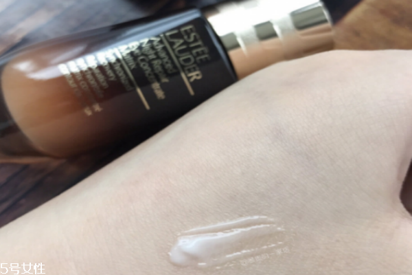 雅詩蘭黛眼霜精華二合一怎么樣 一瓶解決兩瓶事 雅詩蘭黛眼霜精華二合一怎么樣 一瓶解決兩瓶事