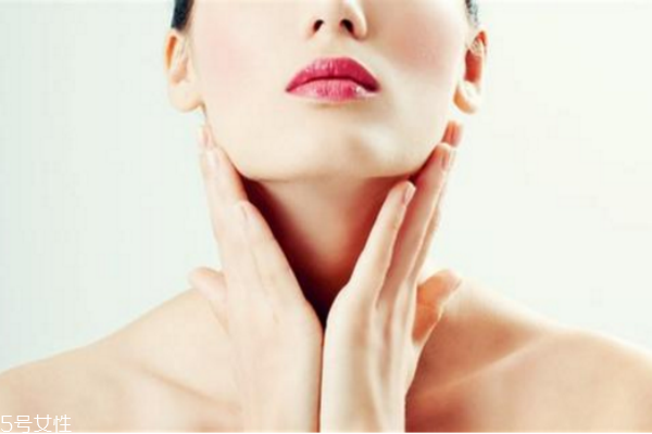 皮膚松弛，你應(yīng)該為肌膚補(bǔ)充營養(yǎng)