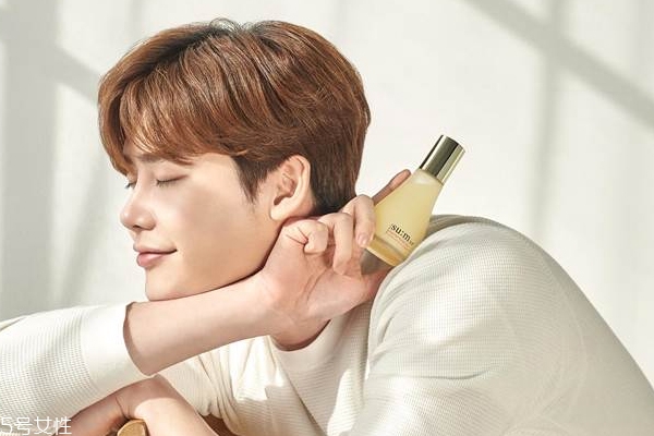 蘇秘魔法精華怎么用 能濕敷還能定妝 蘇秘魔法精華怎么用 能濕敷還能定妝