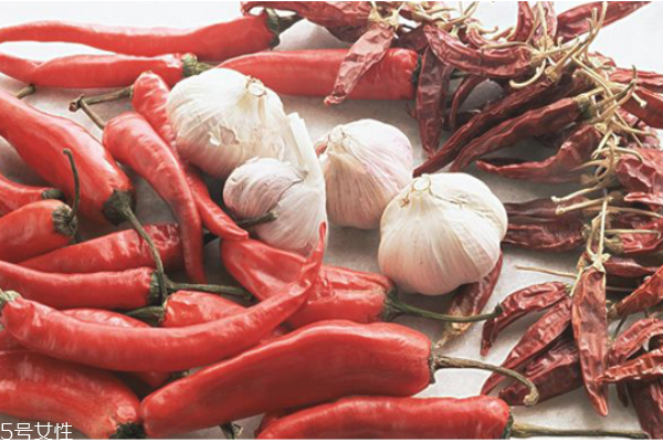 麥粒腫會(huì)傳染嗎 教你眼睛長(zhǎng)了麥粒腫怎么辦 麥粒腫會(huì)傳染嗎 教你眼睛長(zhǎng)了麥粒腫怎么辦