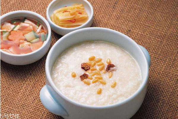 胃不好的人經(jīng)常喝粥能養(yǎng)胃 民間偏方秘方大全 胃不好的人經(jīng)常喝粥能養(yǎng)胃 民間偏方秘方大全
