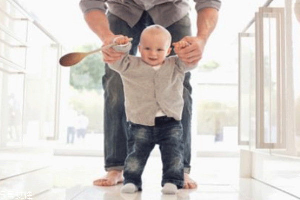 怎么教寶寶走路 家長不要操之過急 怎么教寶寶走路 家長不要操之過急