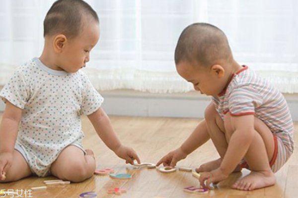 學步車的危害 寶寶學走路要注意 學步車的危害 寶寶學走路要注意