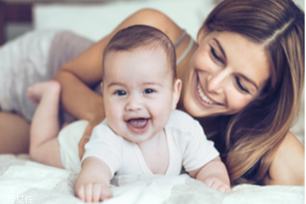 寶寶不會(huì)爬直接走好嗎 先爬后走更健康 寶寶不會(huì)爬直接走好嗎 先爬后走更健康