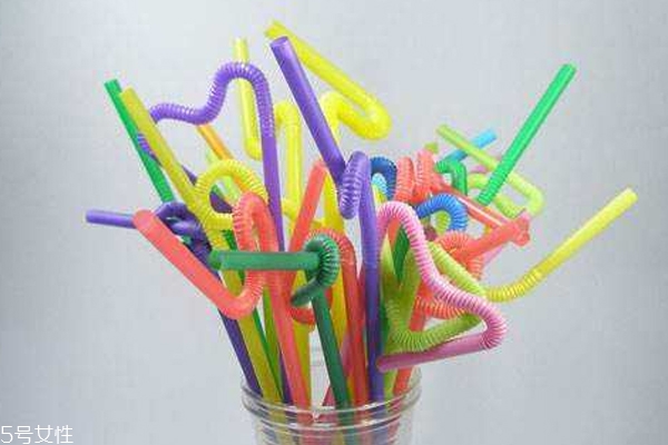 用吸管喝水好不好 產(chǎn)生八字紋 用吸管喝水好不好 產(chǎn)生八字紋