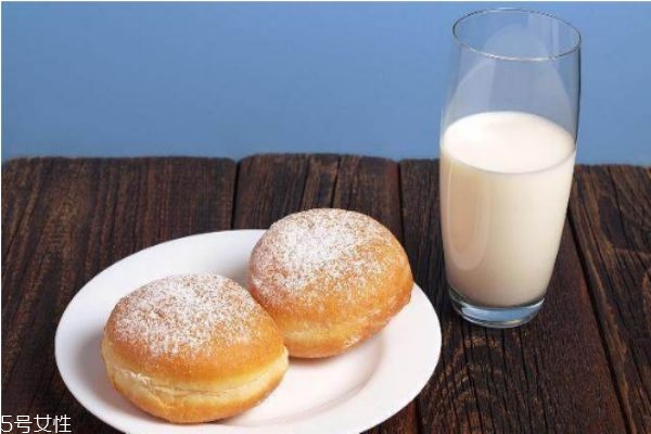 牛奶和雞蛋能一起吃嗎 牛奶不能和什么一起吃 牛奶和雞蛋能一起吃嗎 牛奶不能和什么一起吃