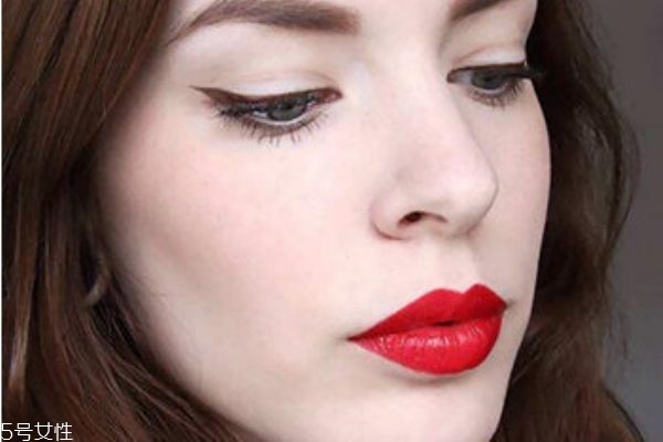 正紅色口紅是什么顏色 正紅色口紅搭配眼影 正紅色口紅是什么顏色 正紅色口紅搭配眼影