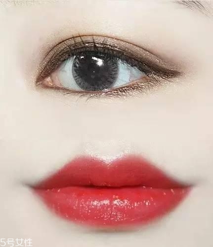正紅色口紅是什么顏色 正紅色口紅搭配眼影 正紅色口紅是什么顏色 正紅色口紅搭配眼影