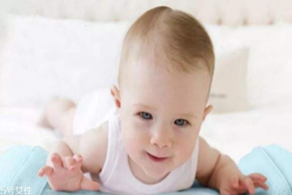 寶寶什么時候用枕頭 如何挑選寶寶用的枕頭 寶寶什么時候用枕頭 如何挑選寶寶用的枕頭