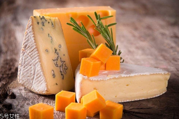 奶酪哪種好吃 奶香奶酪vs重口味奶酪 奶酪哪種好吃 奶香奶酪vs重口味奶酪