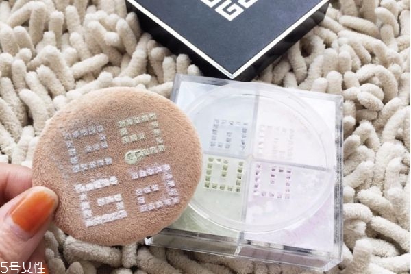 皮膚黃應(yīng)該用什么蜜粉 如何根據(jù)膚色挑選蜜粉顏色 皮膚黃應(yīng)該用什么蜜粉 如何根據(jù)膚色挑選蜜粉顏色