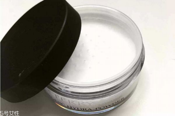 皮膚黃應(yīng)該用什么蜜粉 如何根據(jù)膚色挑選蜜粉顏色 皮膚黃應(yīng)該用什么蜜粉 如何根據(jù)膚色挑選蜜粉顏色