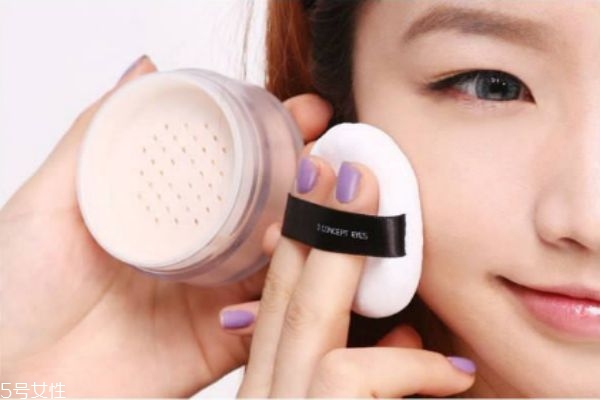 皮膚黃應(yīng)該用什么蜜粉 如何根據(jù)膚色挑選蜜粉顏色 皮膚黃應(yīng)該用什么蜜粉 如何根據(jù)膚色挑選蜜粉顏色