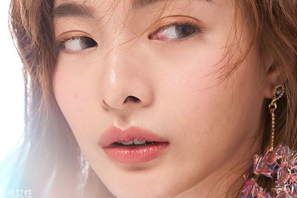 痘痘肌浮粉怎么辦 痘痘肌3個補(bǔ)妝小秘訣